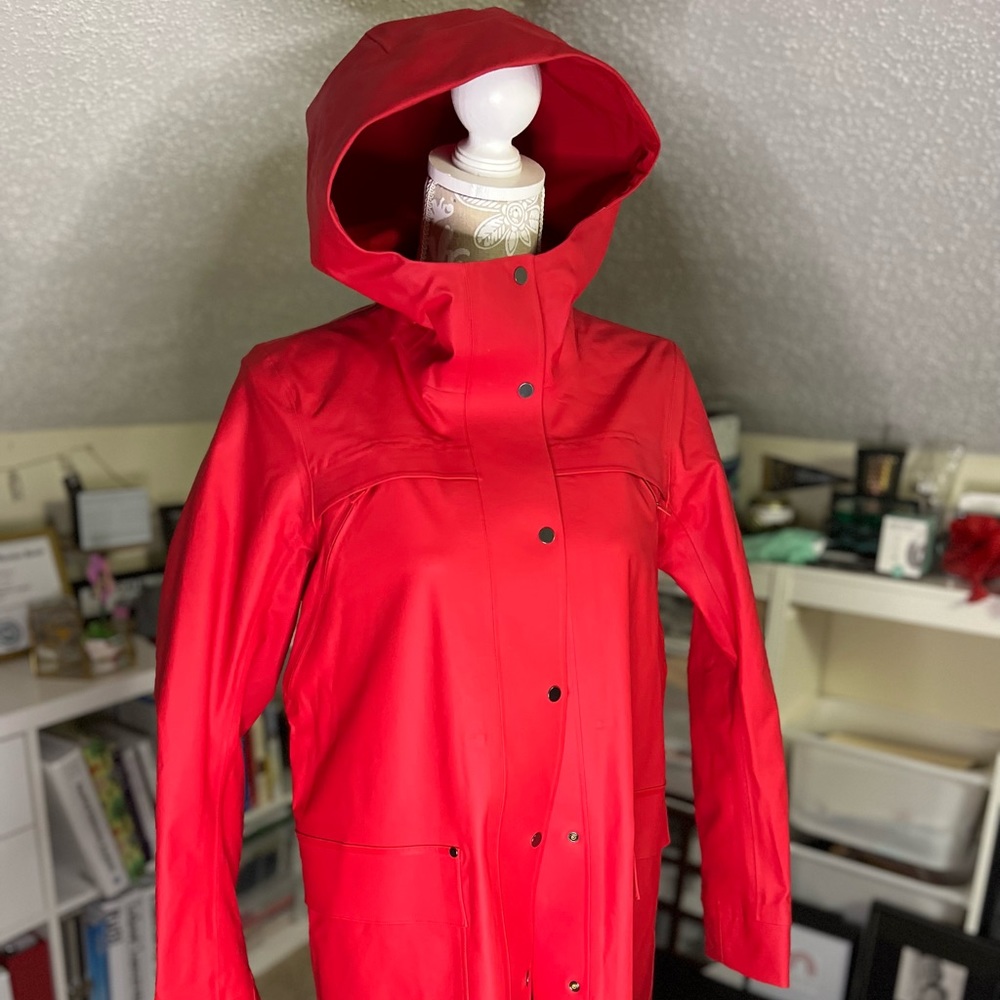 Lululemon in to the drizzle Rain Jacket